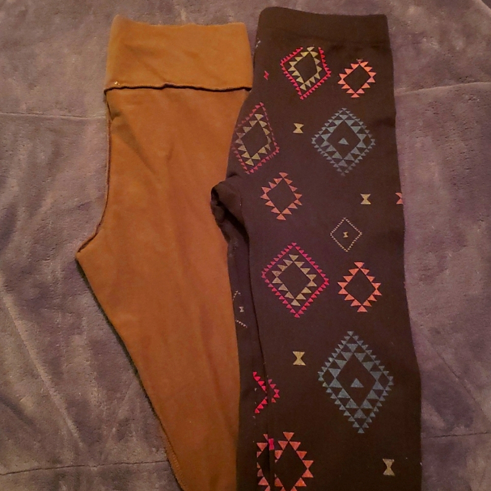 2 pairs of leggings